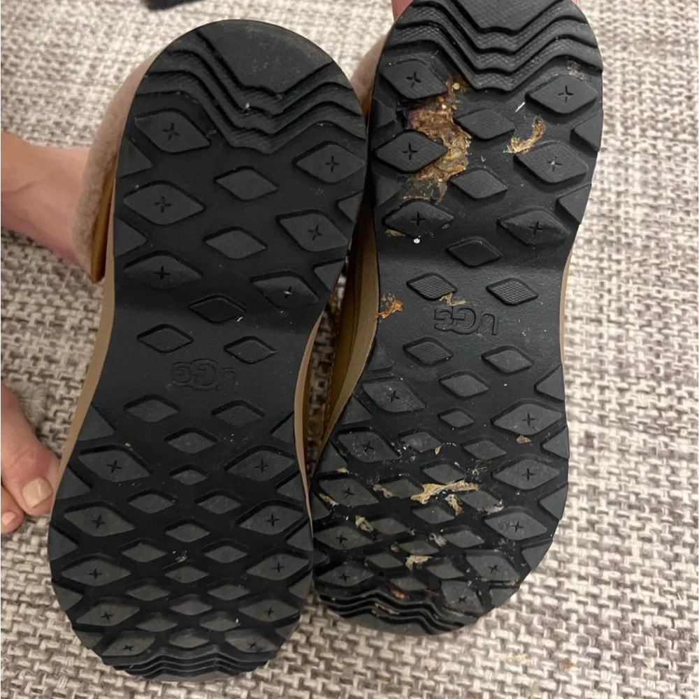 UGG  Boots with Cozy Lining - Picture 5 of 8